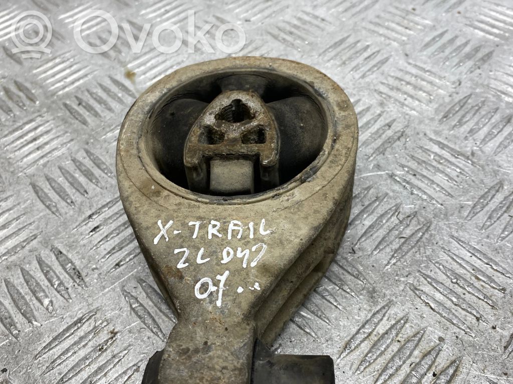 Nissan X-Trail T31 Engine mount bracket 