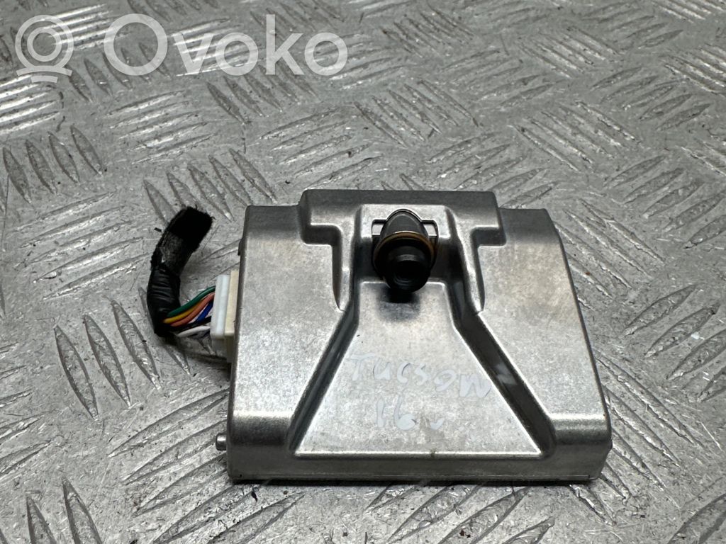 Hyundai Tucson TL Windshield/windscreen camera 