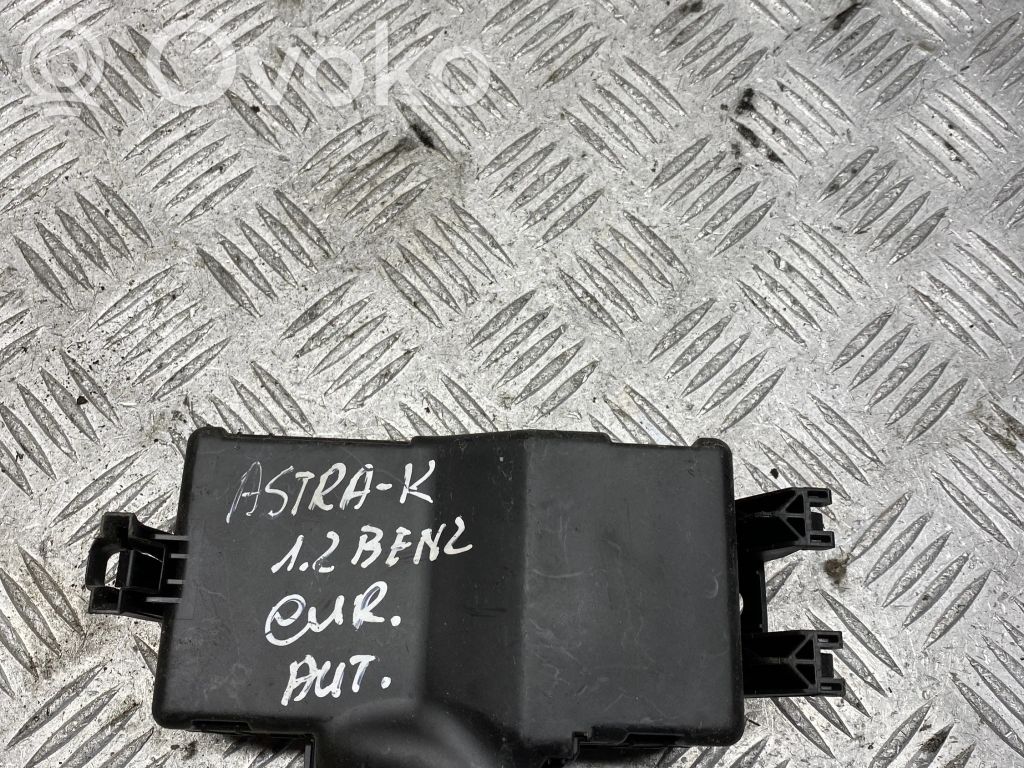 Opel Astra K Drošinātāju bloks 