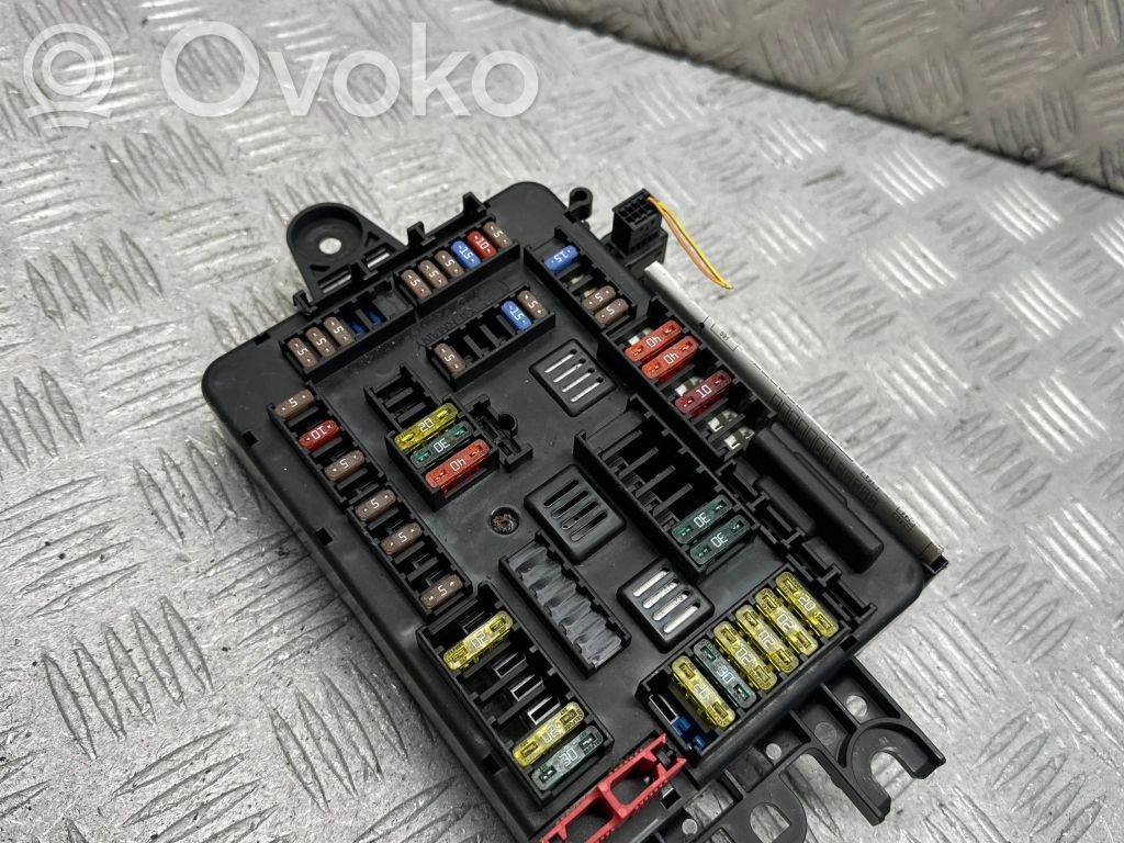 BMW 3 F30 F35 F31 Ramka / Moduł bezpieczników 