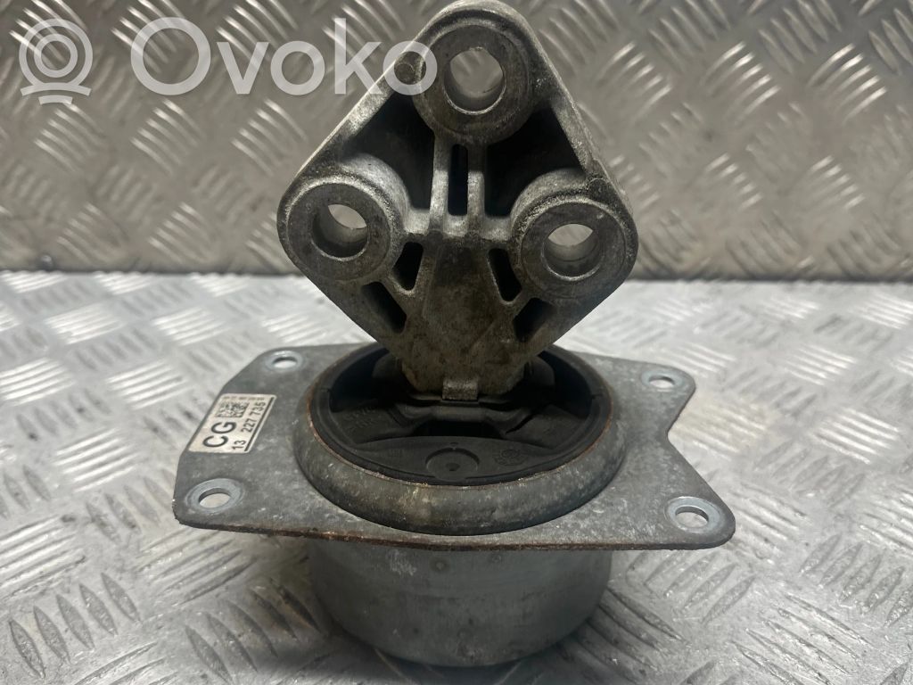 Opel Insignia A Engine mount bracket 
