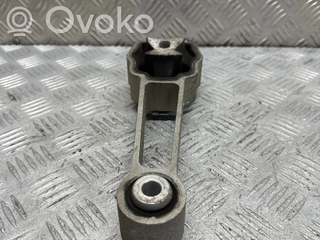 Volvo XC60 Engine mount bracket 