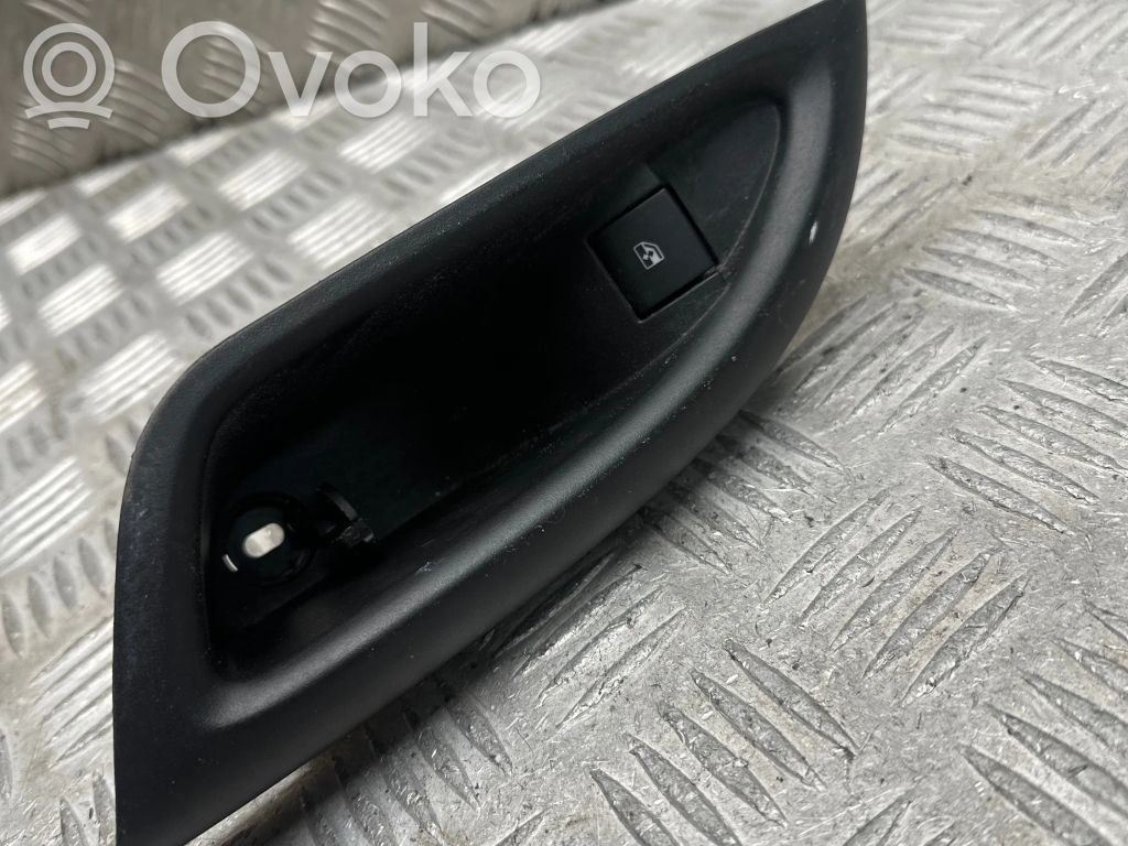 Opel Astra K Przyciski szyb 