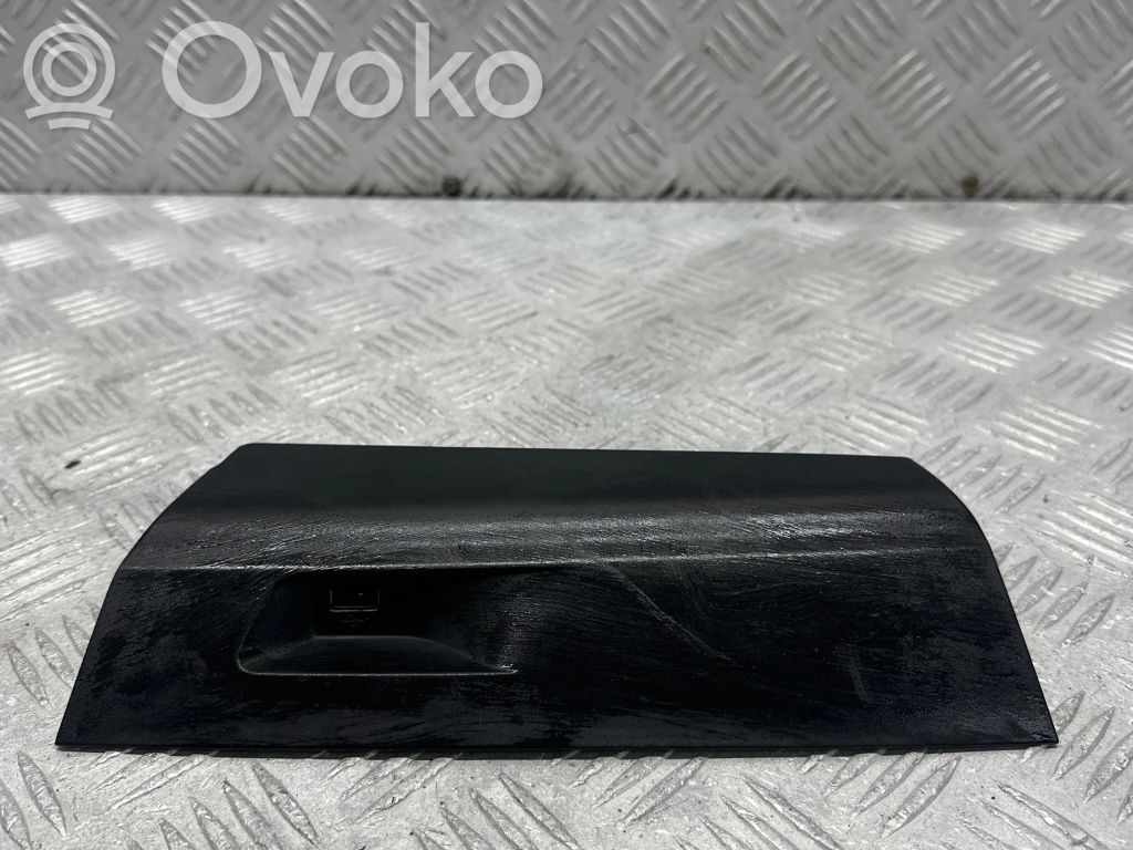 Gniazdo / Złącze USB   6814701