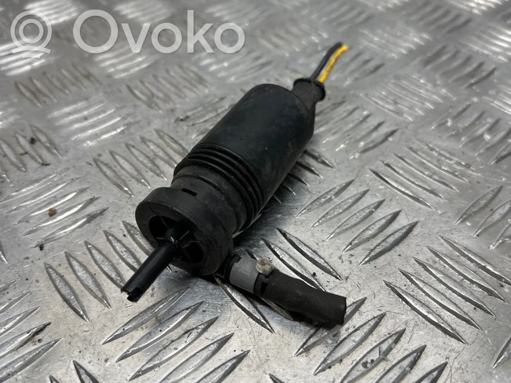 Volvo XC90 Windscreen/windshield washer pump 
