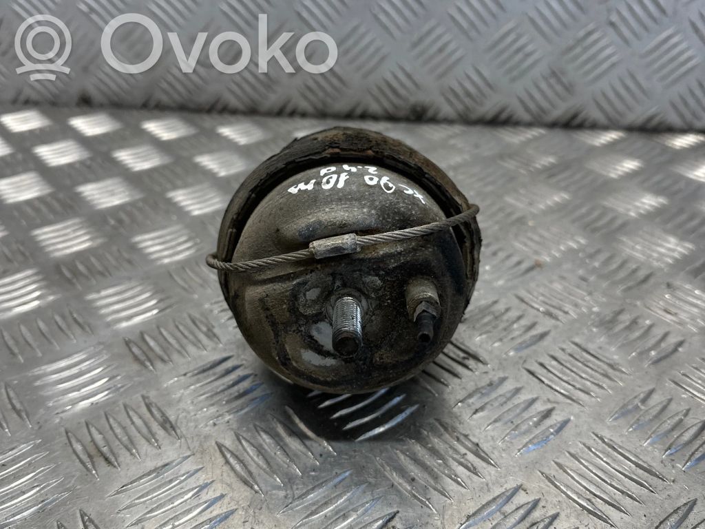 Volvo XC90 Engine mount bracket 