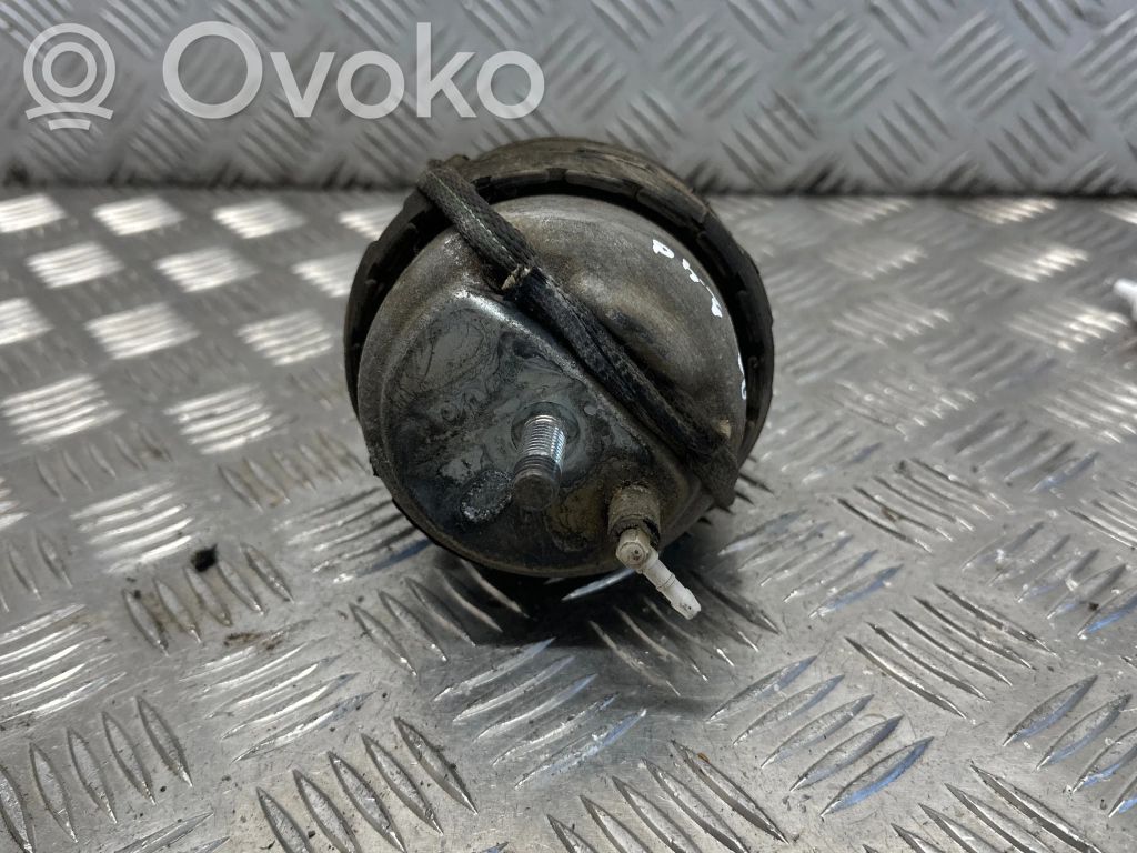 Volvo XC90 Engine mount bracket 