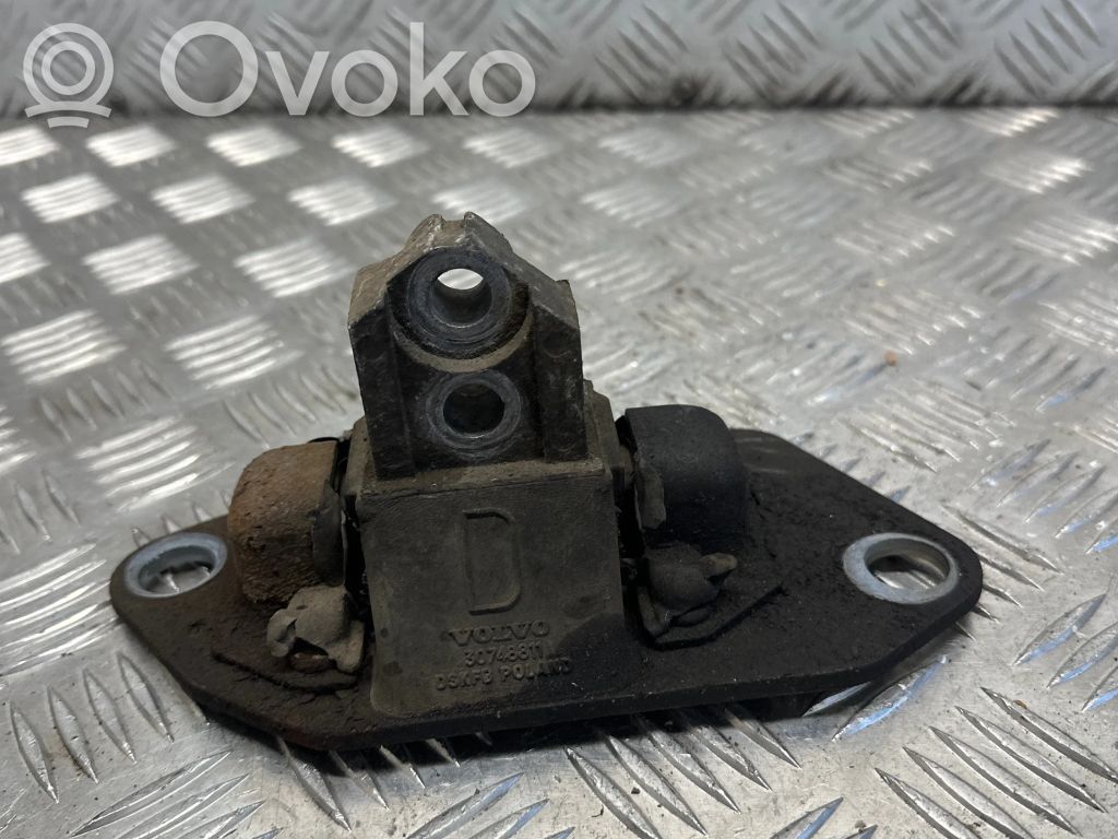 Volvo XC90 Engine mount bracket 