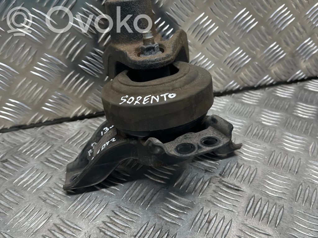 KIA Sorento Engine mount bracket 