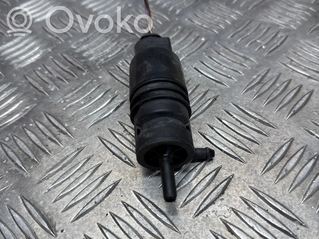 Mercedes-Benz E W212 Windscreen/windshield washer pump 