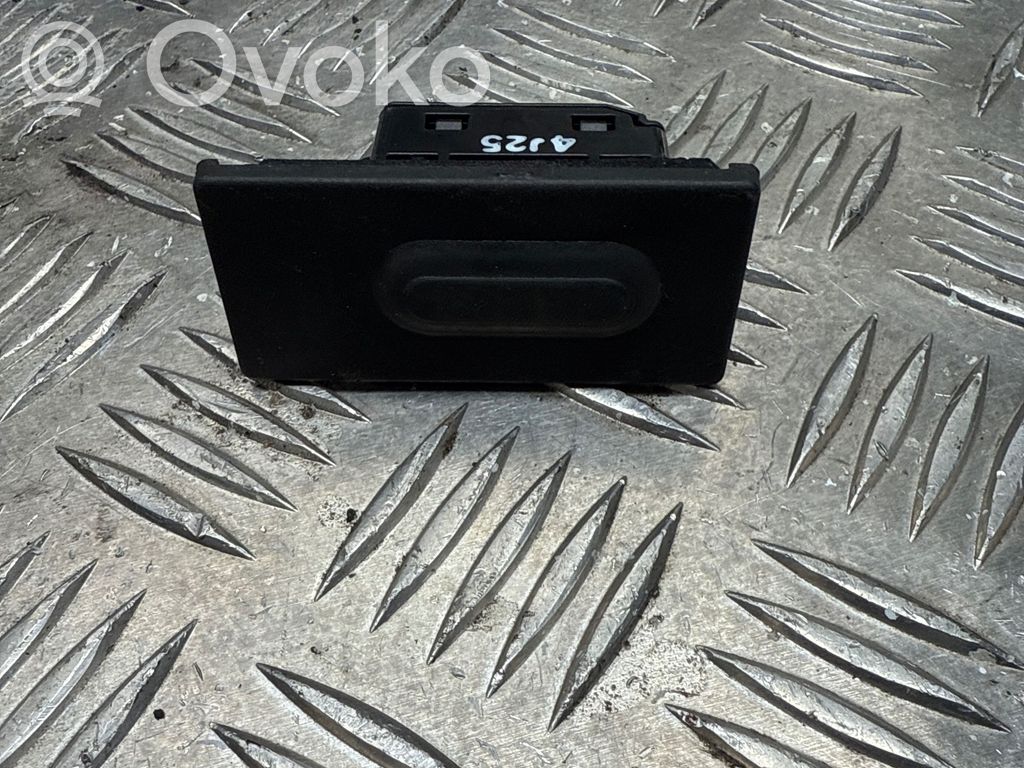 Mazda 3 III Tailgate/trunk/boot exterior handle 