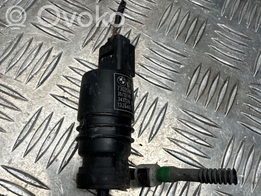 BMW 3 F30 F35 F31 Pompa spryskiwacza szyby przedniej / czołowej 