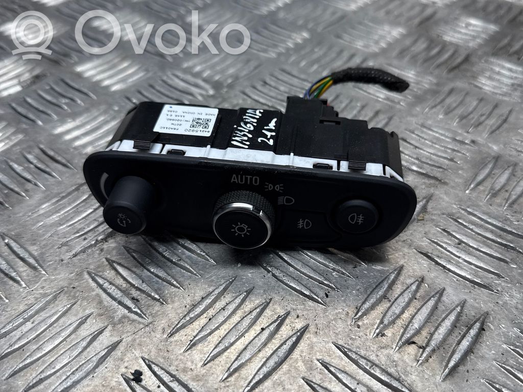 Opel Insignia B Light switch 