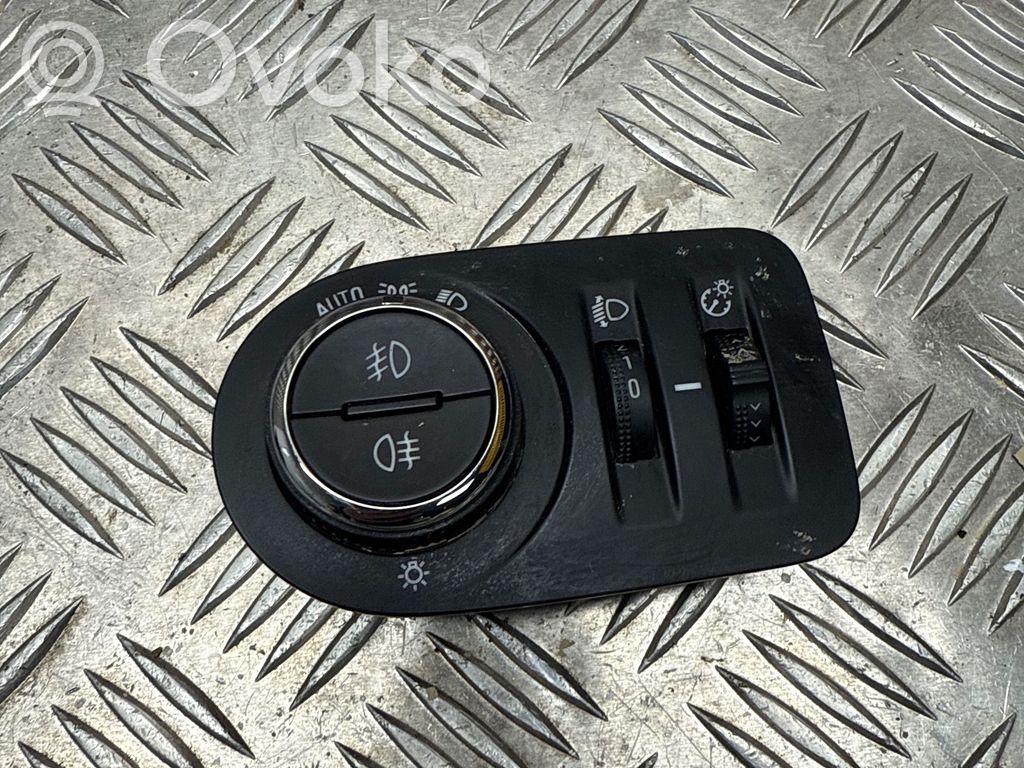 Opel Corsa F Light switch 