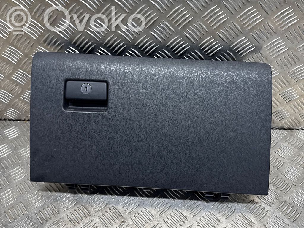 Toyota RAV 4 (XA50) Guantera 