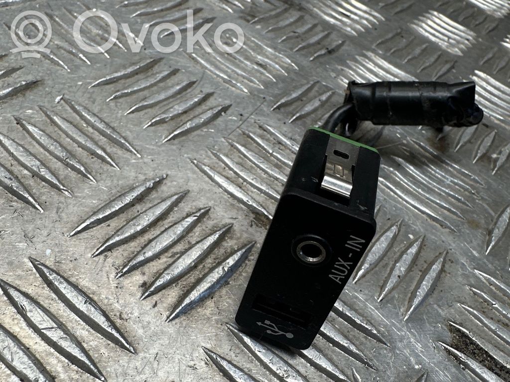 BMW X1 E84 USB socket connector 