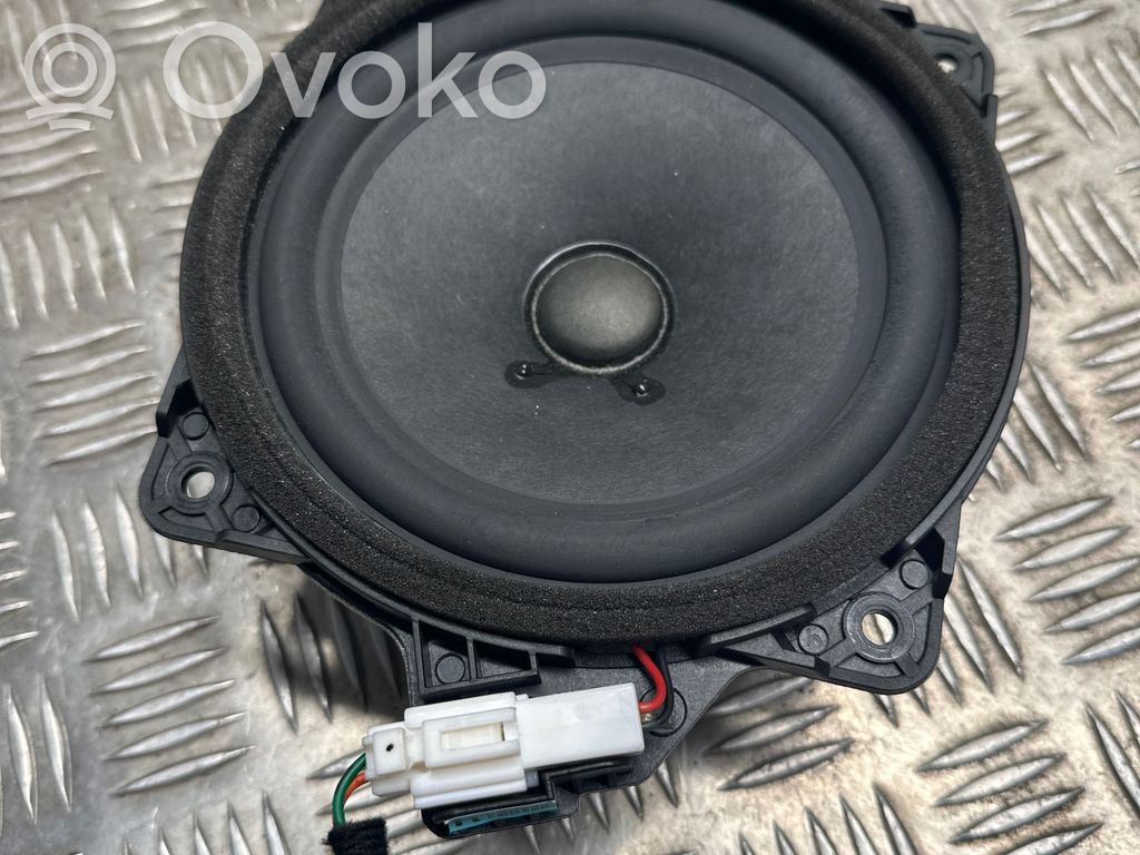 KIA Sorento Front door speaker 