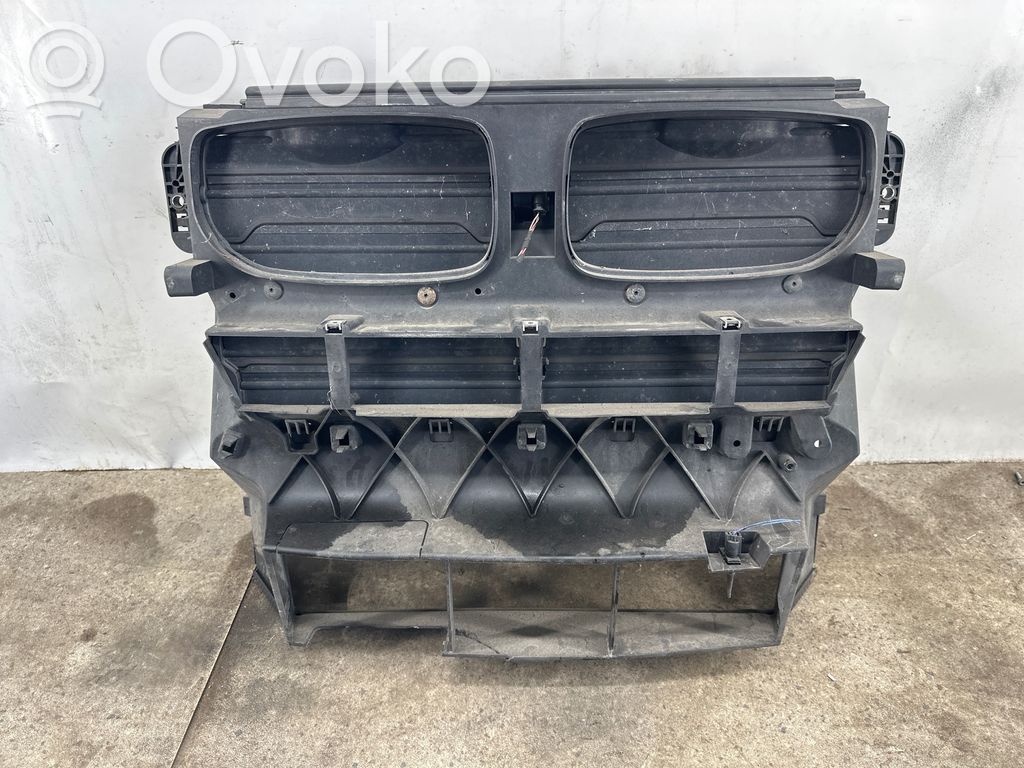 BMW X5 E70 Панель радиаторов 