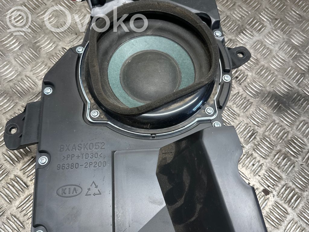 KIA Sorento Subwoofer speaker 