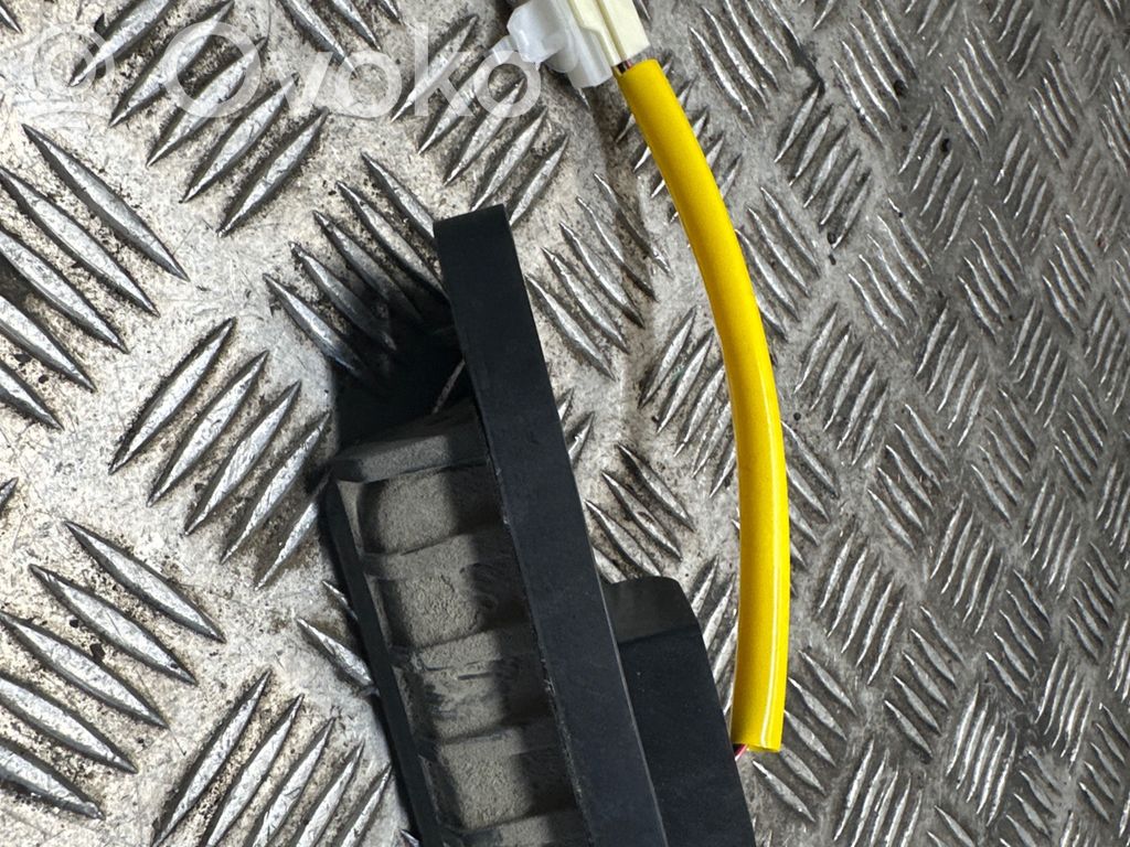 Mitsubishi Outlander Tailgate opening switch 