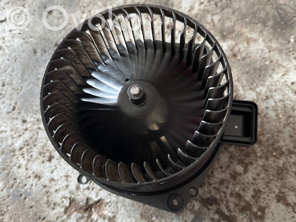 BMW 3 G20 G21 Pečiuko ventiliatorius/ putikas 