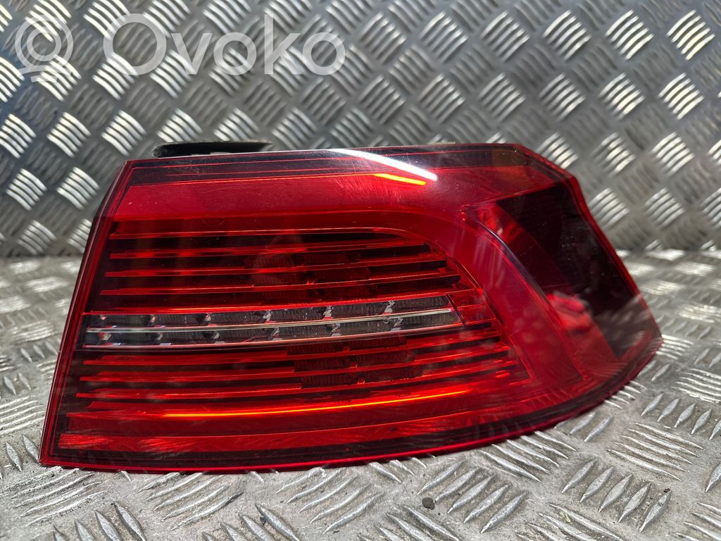 Volkswagen PASSAT B8 Lampa tylna 
