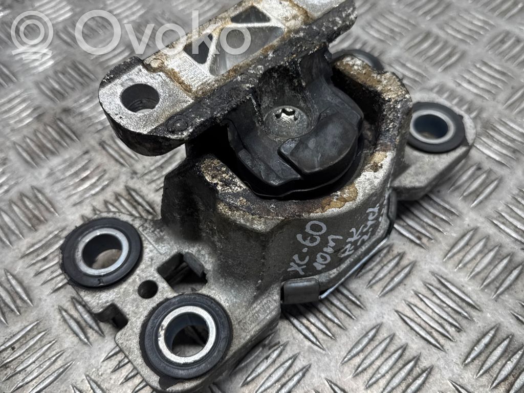 Volvo XC60 Engine mount bracket 