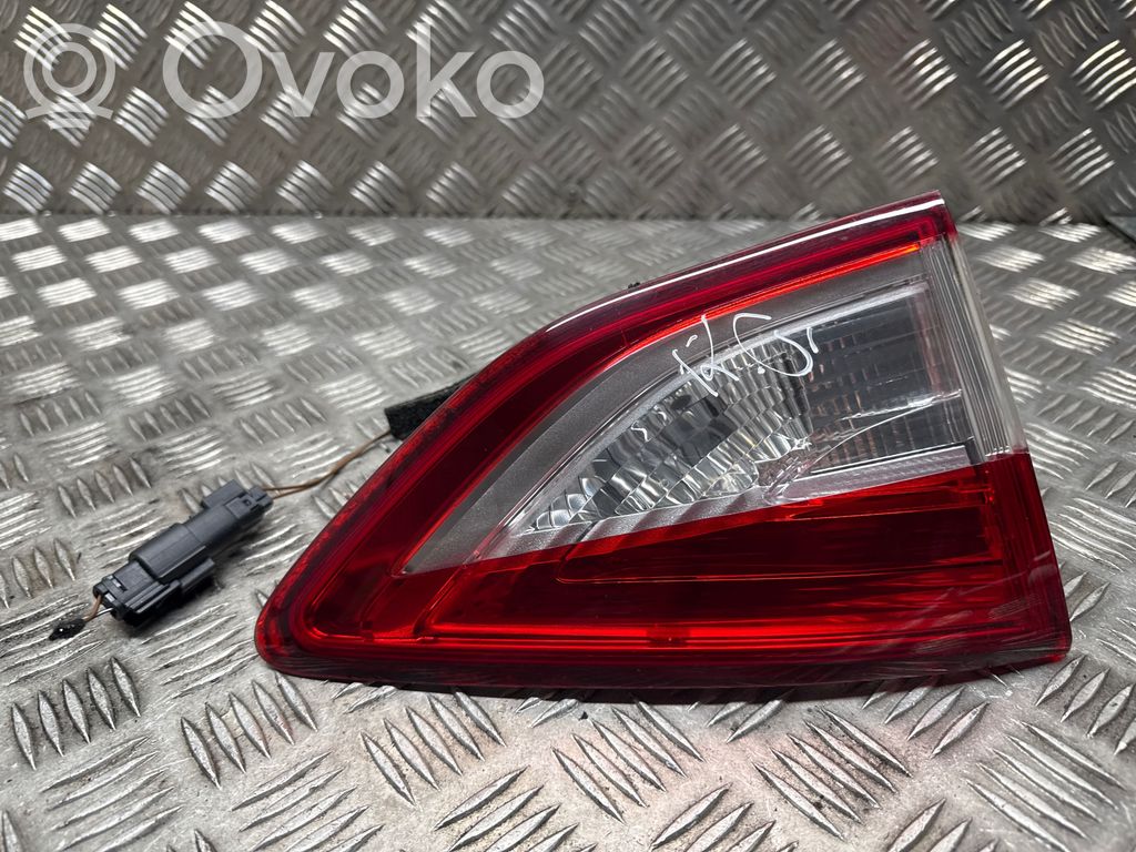 Ford Kuga II Lampy tylnej klapy bagażnika 