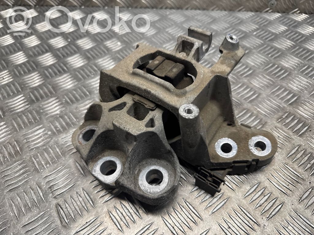 Opel Astra K Engine mount bracket 