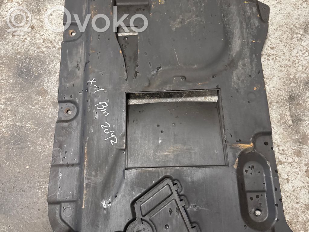 BMW X1 E84 Vidurinė dugno apsauga 