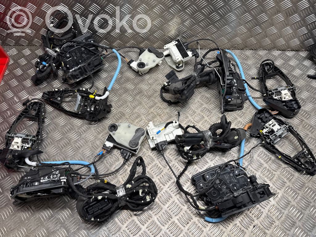 BMW X5 G05 Silniczek dociągania drzwi przednich 