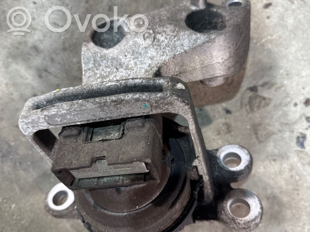 Nissan X-Trail T32 Engine mount bracket 