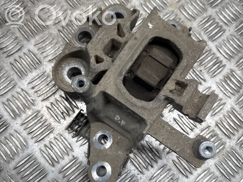 Opel Astra K Engine mount bracket 