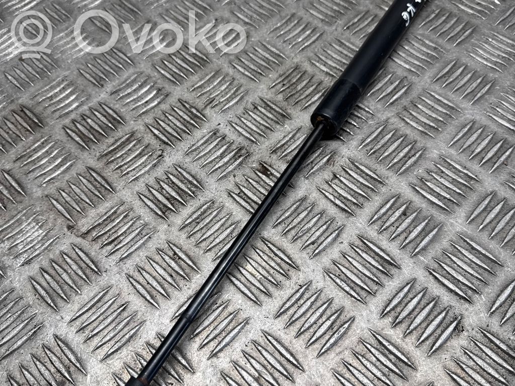 Renault Captur Tailgate/trunk strut/damper 