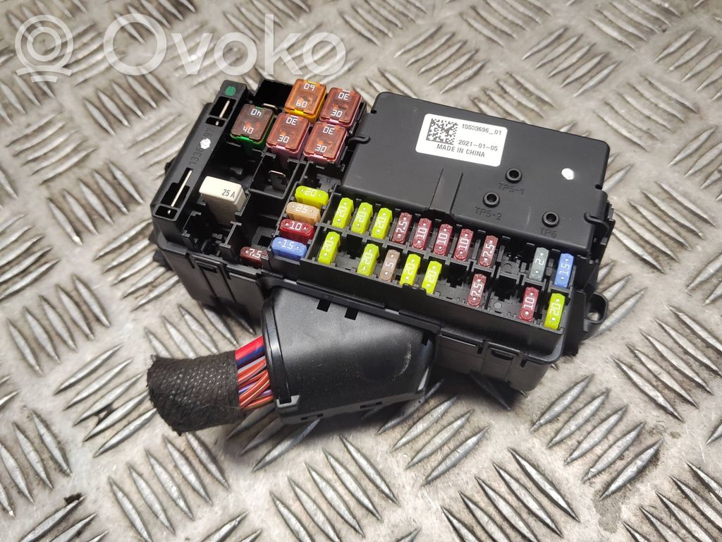 Opel Astra K Drošinātāju bloks 