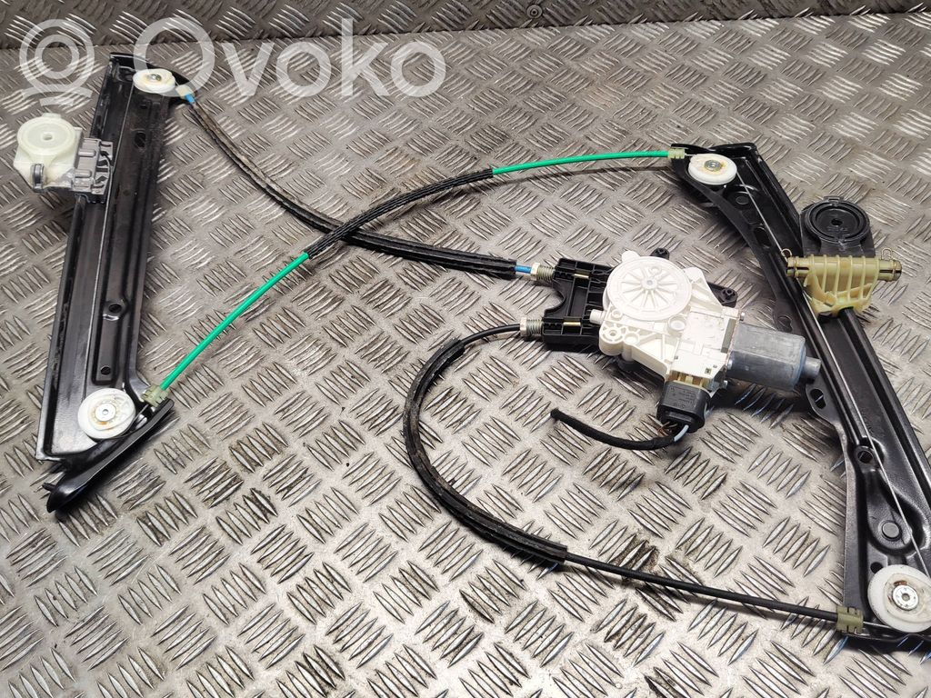 Elektryczny podnośnik szyby drzwi przednich   7352748,938587101,2017G14