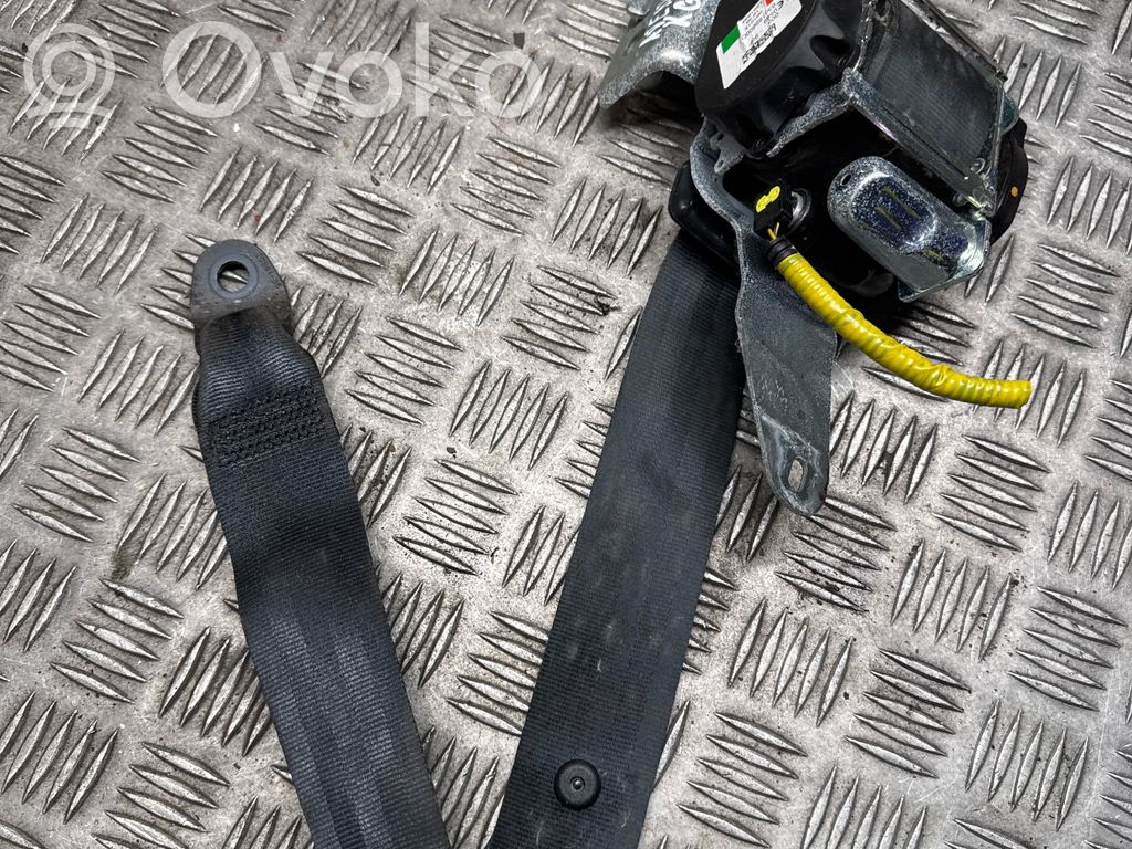 Toyota Avensis T270 Rear seatbelt 