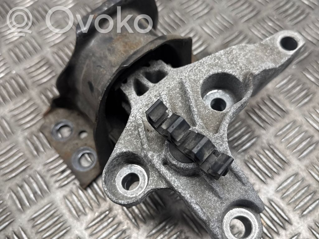 Dacia Logan II Engine mount bracket 