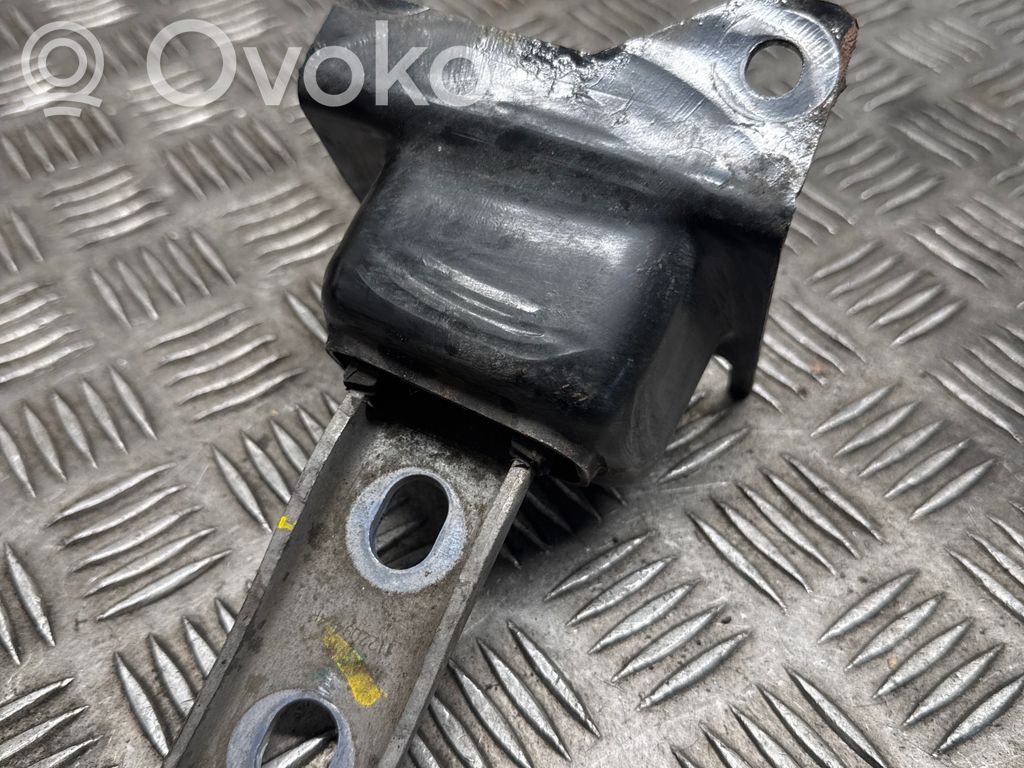 Dacia Logan II Engine mount bracket 