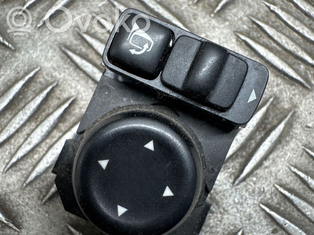Nissan Qashqai Veidrodėlių jungtukas 