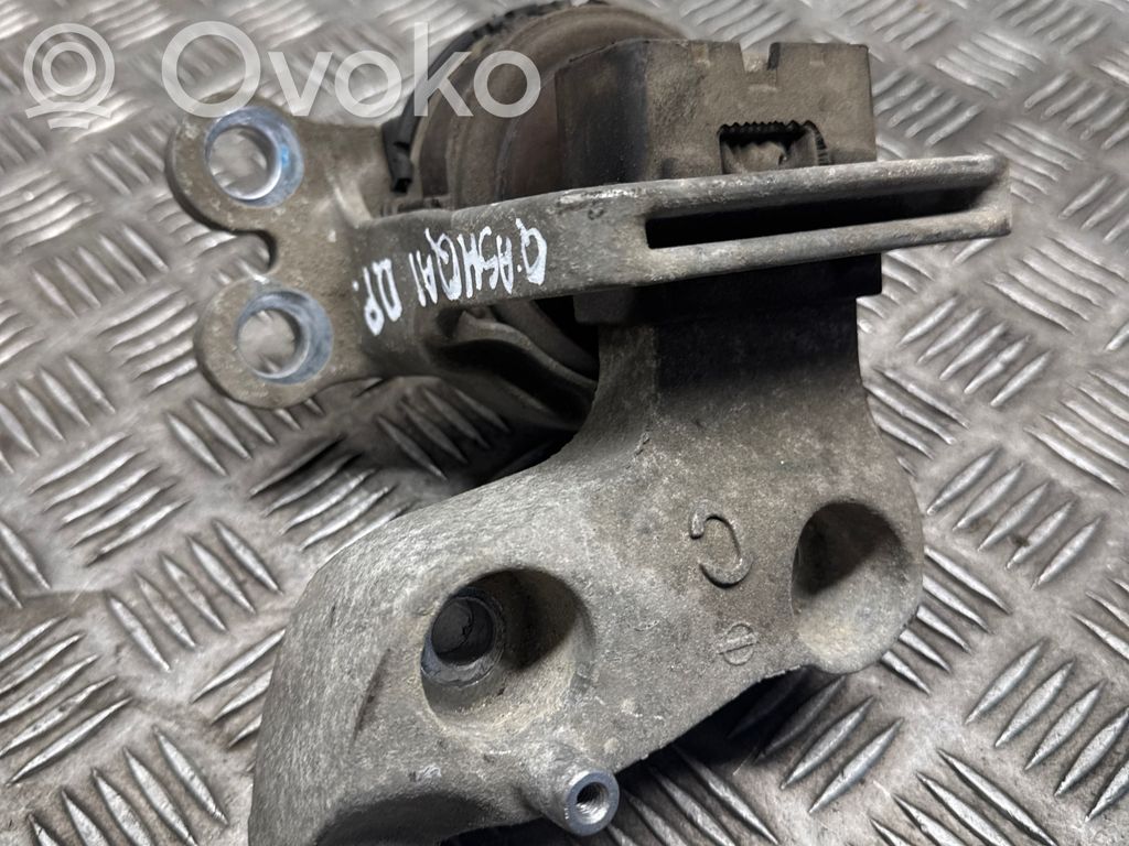 Nissan Qashqai Engine mount bracket 