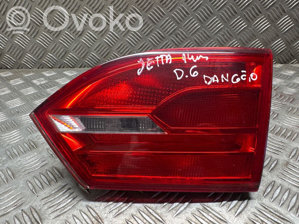 Volkswagen Jetta VI Lampy tylnej klapy bagażnika