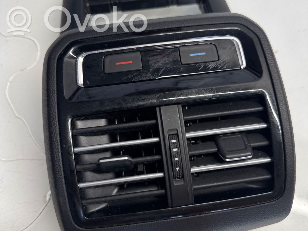 Volkswagen PASSAT B8 Rejilla de ventilación trasera