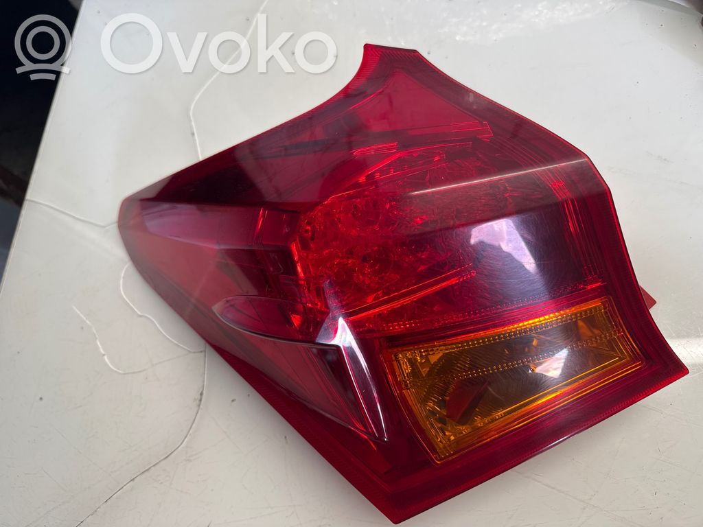 Toyota Auris E180 Rückleuchte Heckleuchte 