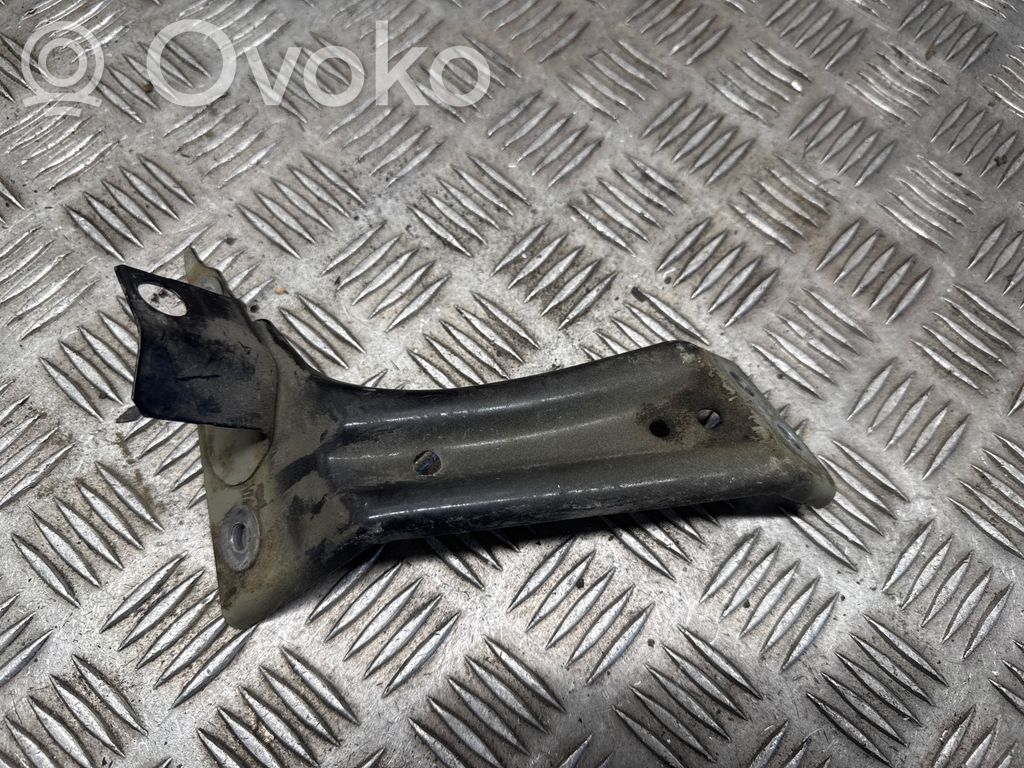 Volkswagen PASSAT B8 Support de montage d'aile