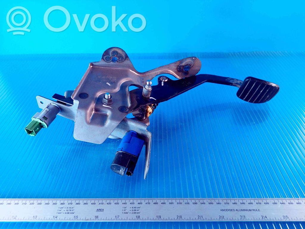 Renault Clio IV Clutch pedal 