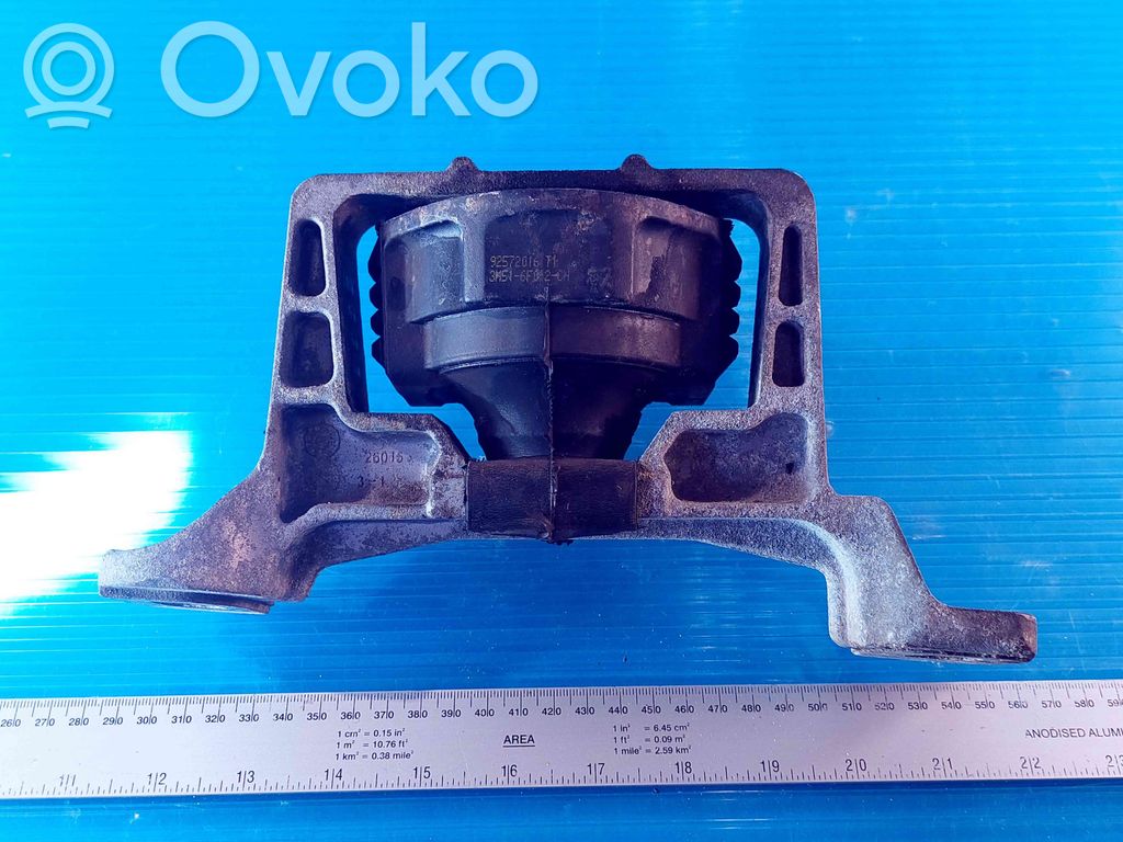 Ford Focus Engine mount bracket 