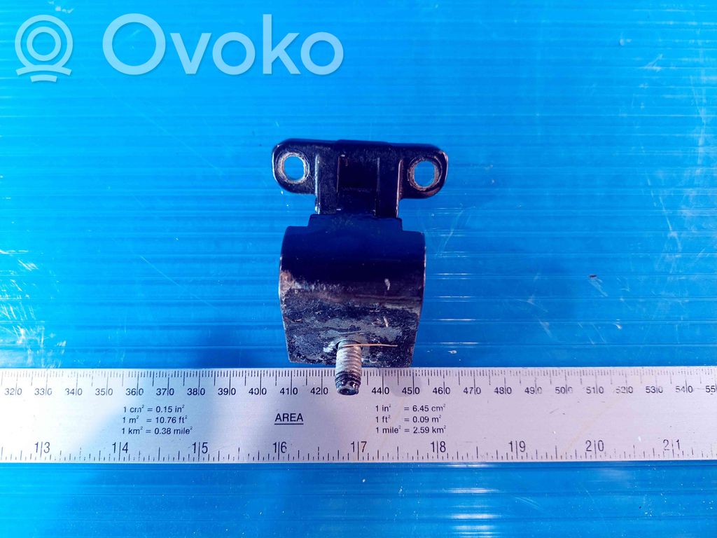 Loading door upper hinge