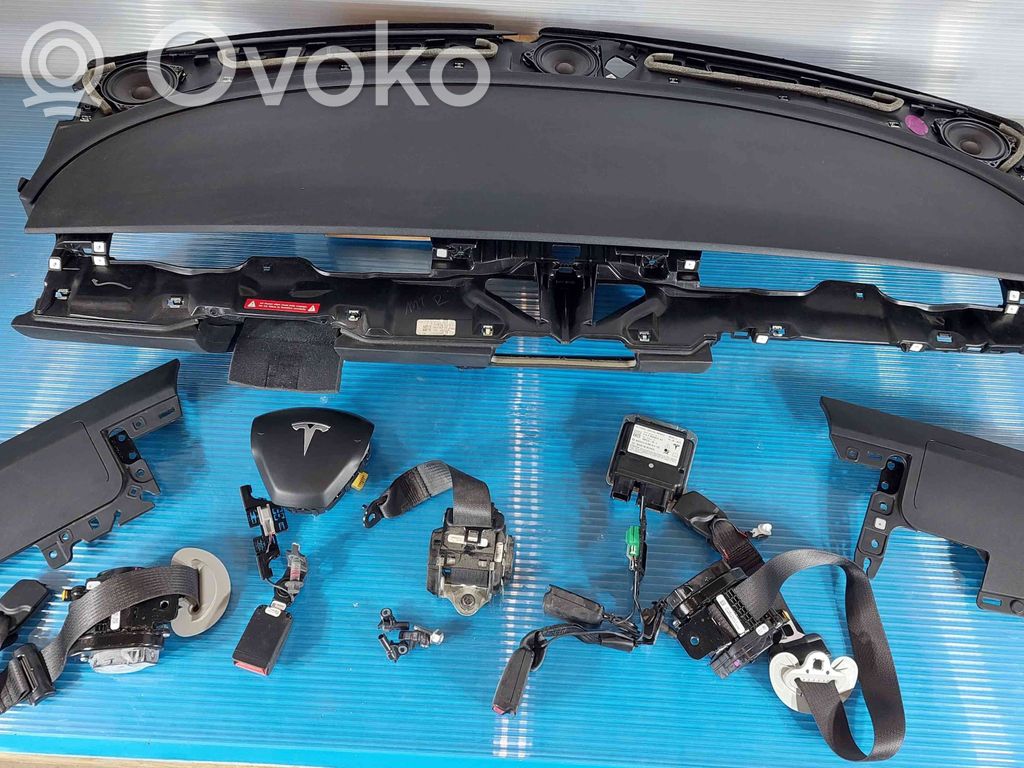 Tesla Model 3 Airbag set with panel 