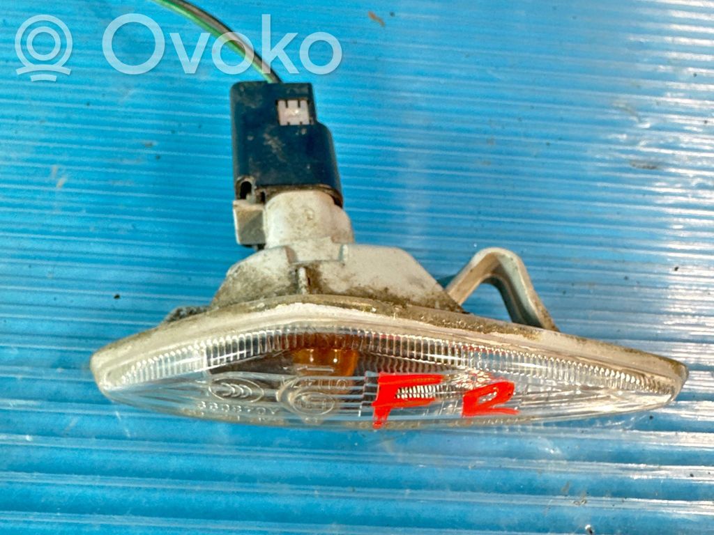 Front fender indicator light   A048099